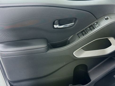 Used 2024 Nissan Frontier SL image 15