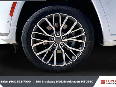 Used 2025 Jeep Grand Cherokee L Summit AWD/4WD image 8