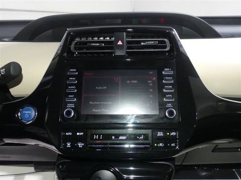 Used 2020 Toyota Prius XLE image 36