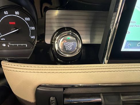 Used 2022 Lincoln Corsair AWD w/ Premium Package image 17