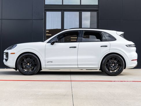 Certified 2025 Porsche Cayenne GTS AWD/4WD image 2