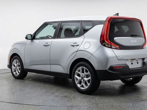 Used 2025 Kia Soul LX w/ LX Technology Package image 6
