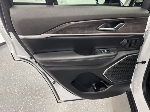 Used 2023 Jeep Grand Cherokee 4WD 4xe image 22