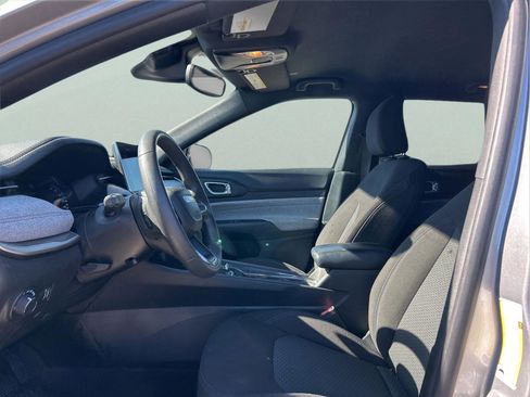 Certified 2023 Jeep Compass Sport image 26