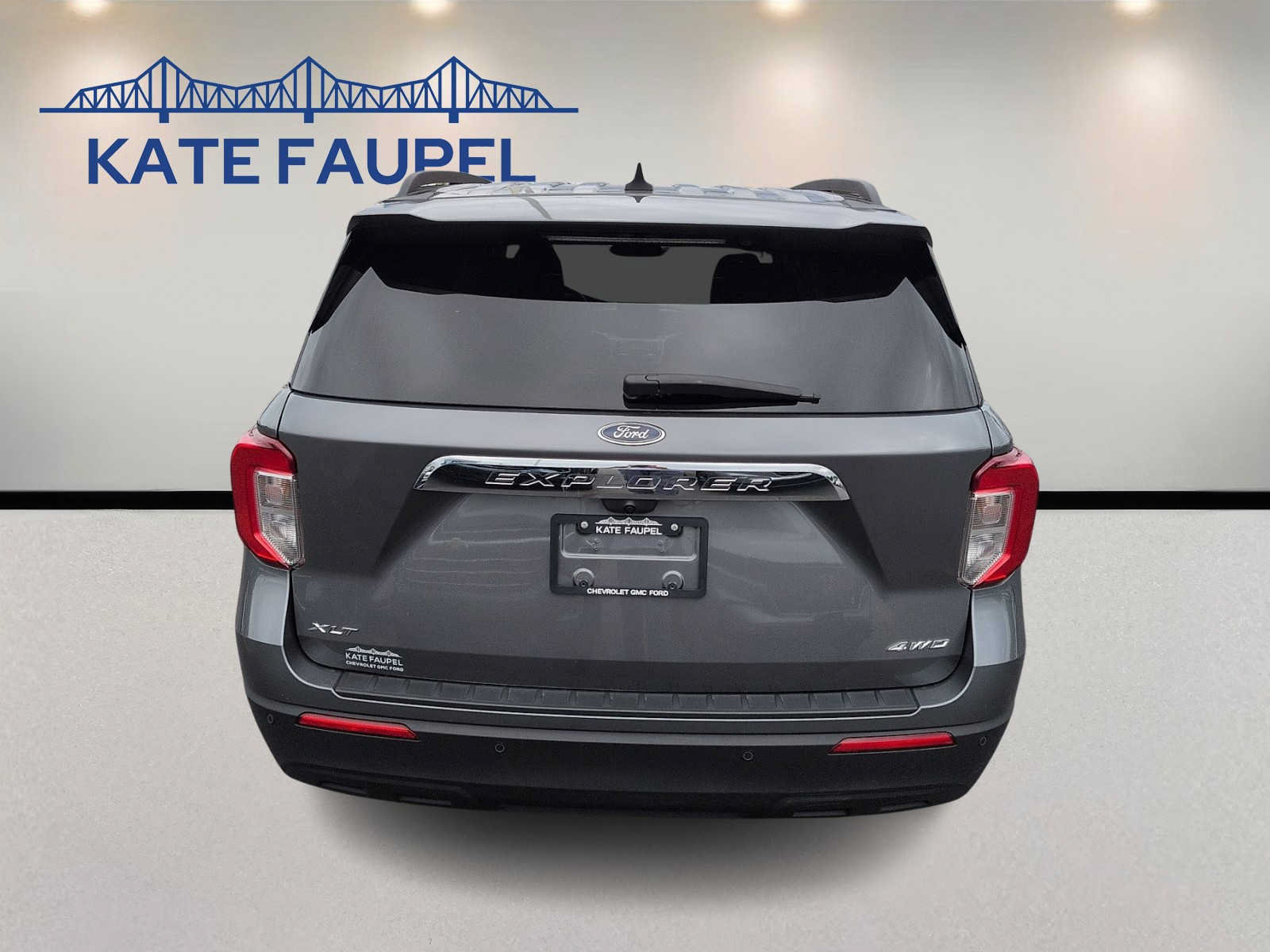 Used 2023 Ford Explorer XLT AWD/4WD image 6