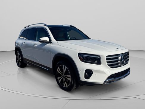 Used 2026 Mercedes-Benz GLB 250 4MATIC image 7