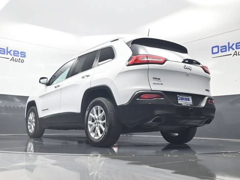 Used 2018 Jeep Cherokee Latitude Plus w/ Cold Weather Group AWD/4WD image 41