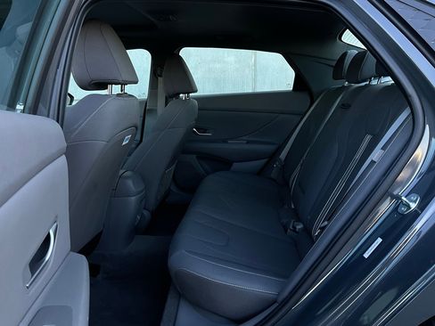 Used 2025 Hyundai Elantra SEL image 11