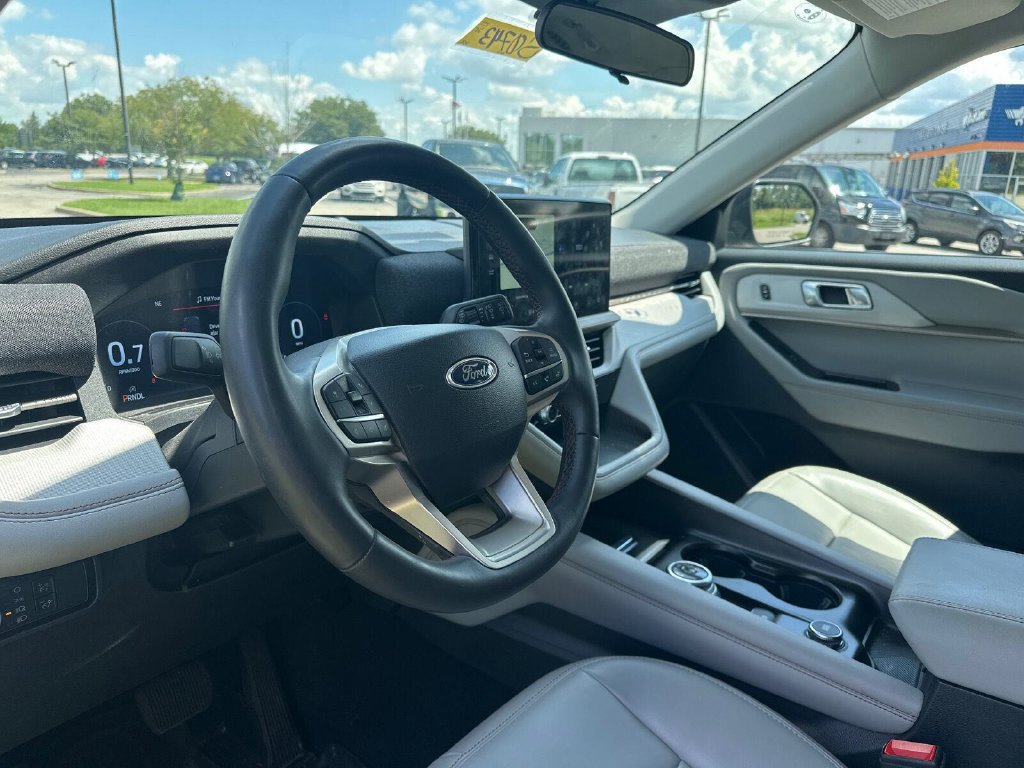 Used 2025 Ford Explorer Active w/ Active Comfort Package AWD/4WD image 17