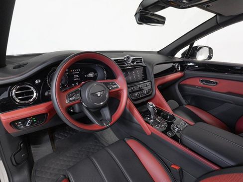 Used 2022 Bentley Bentayga AWD/4WD image 5