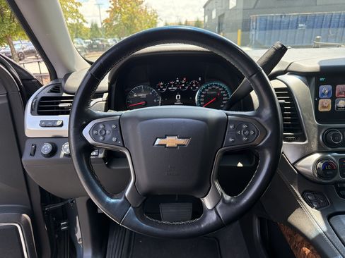 Used 2019 Chevrolet Suburban Premier AWD/4WD image 18
