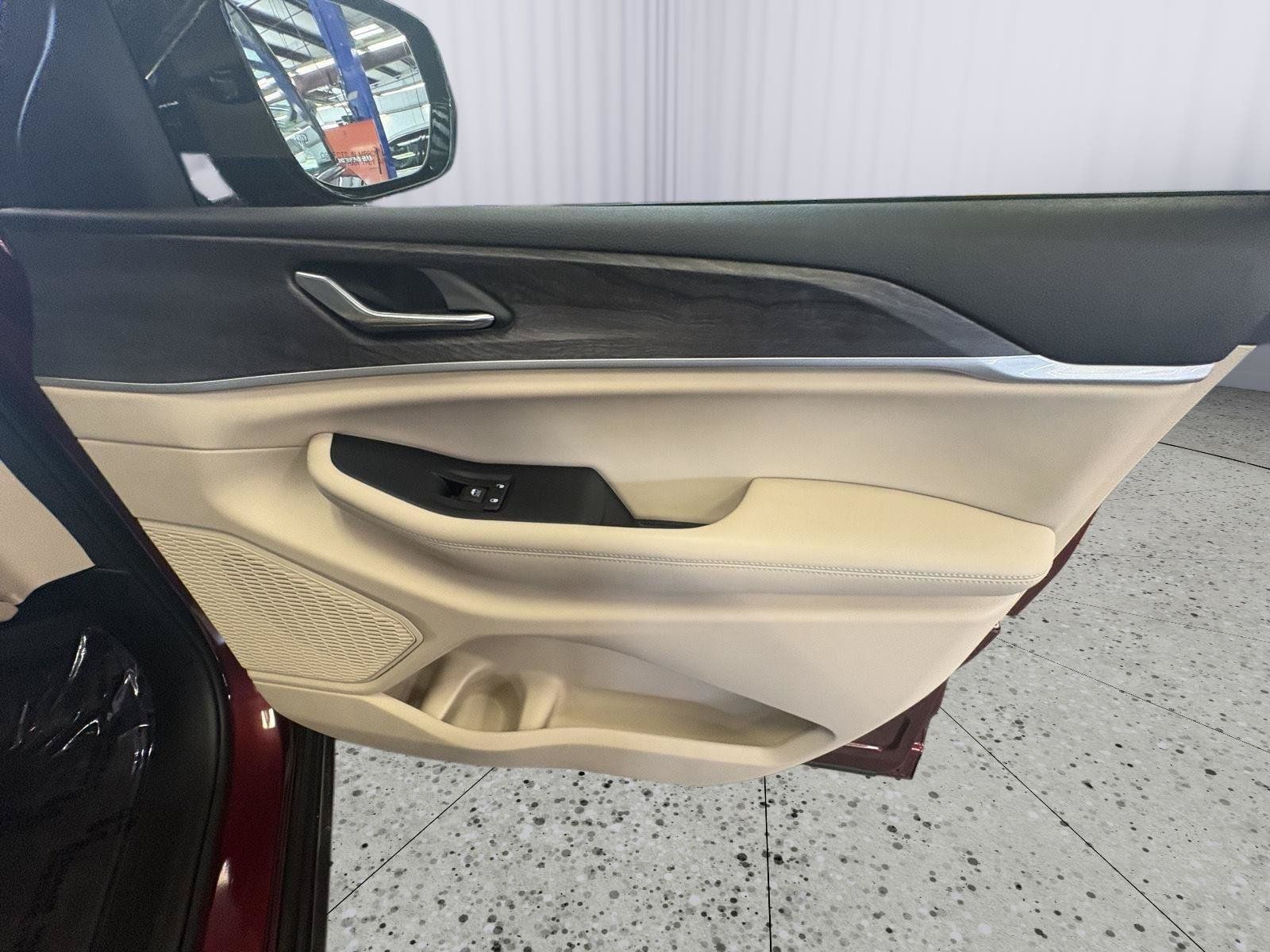 Used 2025 Jeep Grand Cherokee Limited AWD/4WD image 14