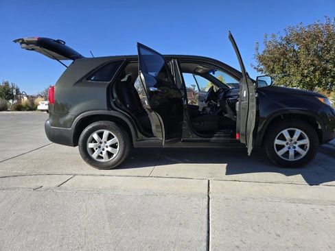 Used 2011 Kia Sorento LX image 19