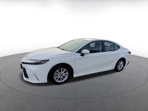 Used 2025 Toyota Camry LE image 8