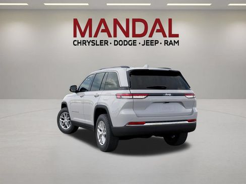 New 2026 Jeep Grand Cherokee Laredo RWD image 3