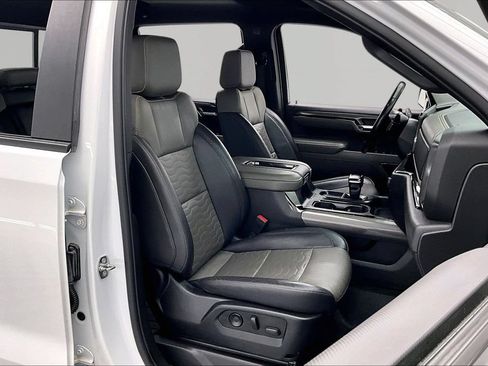Used 2022 Chevrolet Silverado 1500 ZR2 w/ Technology Package AWD/4WD image 7