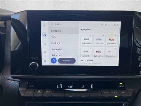 Used 2025 Toyota Camry SE image 12