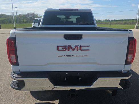 Used 2024 GMC Sierra 2500 Pro AWD/4WD image 4