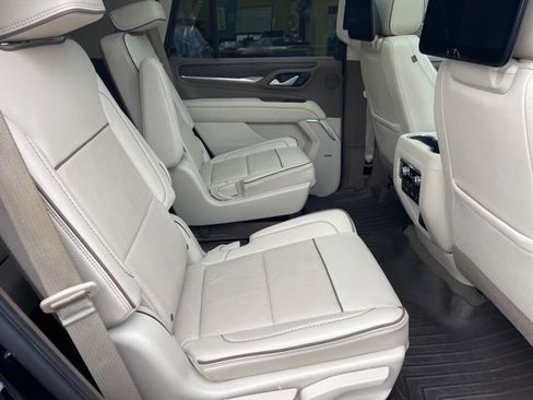 Used 2021 GMC Yukon Denali w/ Denali Premium Package image 13