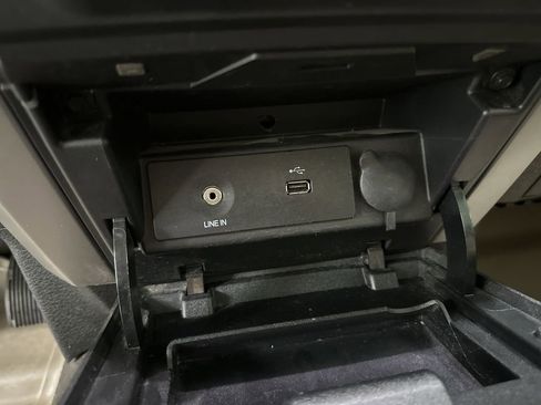 Used 2013 Ford F150 XLT w/ Mid Equipment Group AWD/4WD image 46