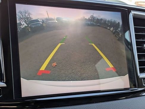 Used 2024 Chrysler Pacifica Touring-L image 21