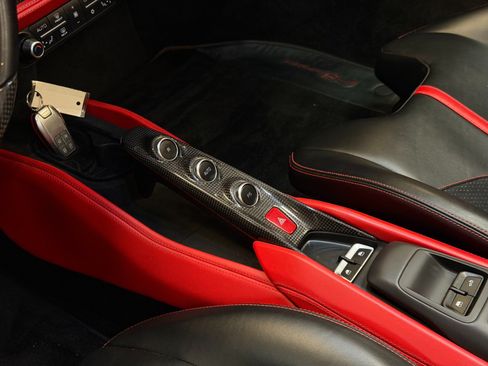 Used 2021 Ferrari F8 Tributo RWD image 20