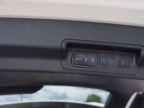 Used 2023 Ford Explorer XLT w/ Equipment Group 202A AWD/4WD image 31