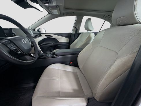 Used 2025 Toyota Camry XLE image 12