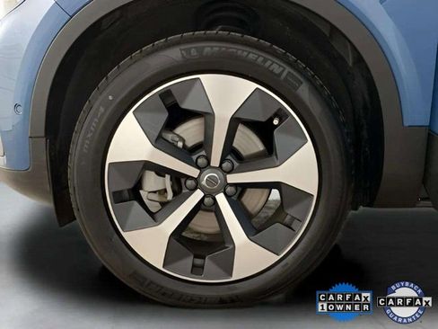 Used 2025 Volvo XC40 B5 Plus image 29