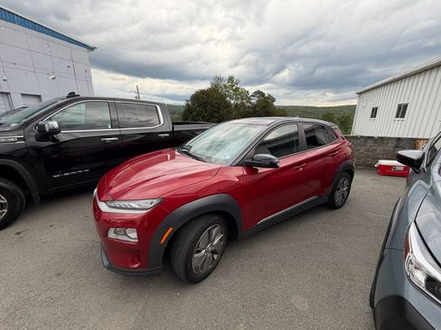 Used 2021 Hyundai Kona SEL FWD image 2