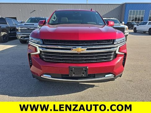 Used 2024 Chevrolet Suburban LT w/ Luxury Package image 2