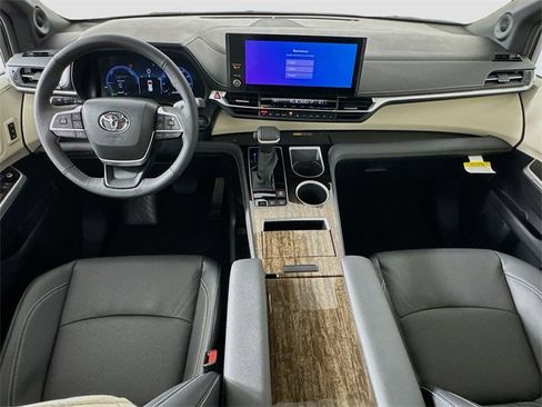 New 2026 Toyota Sienna Limited image 24