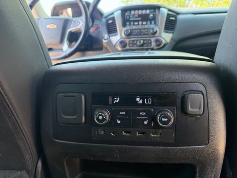 Used 2018 Chevrolet Suburban Premier AWD/4WD image 30