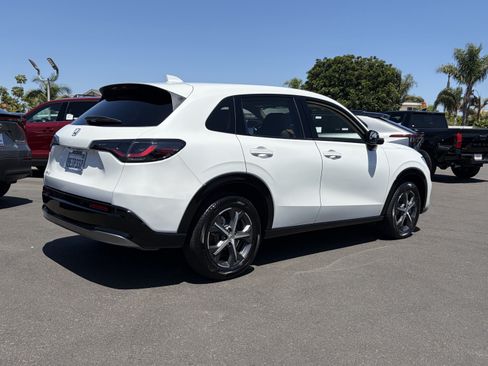 Used 2023 Honda HR-V EX-L image 3