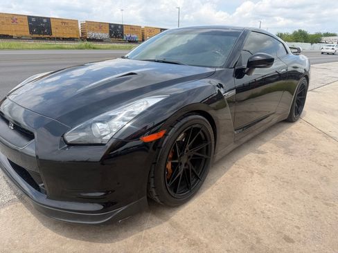 Used 2010 Nissan GT-R Premium AWD/4WD image 7