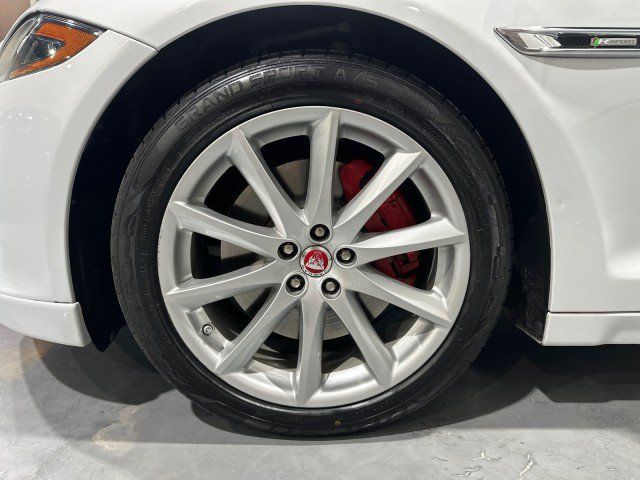Used 2016 Jaguar XJ R-Sport RWD image 8