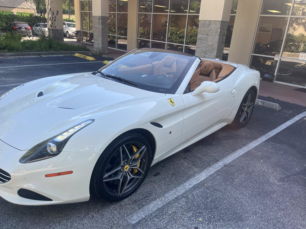 Used 2016 Ferrari California T RWD image 10