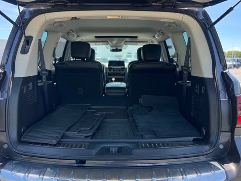 Used 2023 INFINITI QX80 Premium Select w/ All-Season Package AWD/4WD image 9