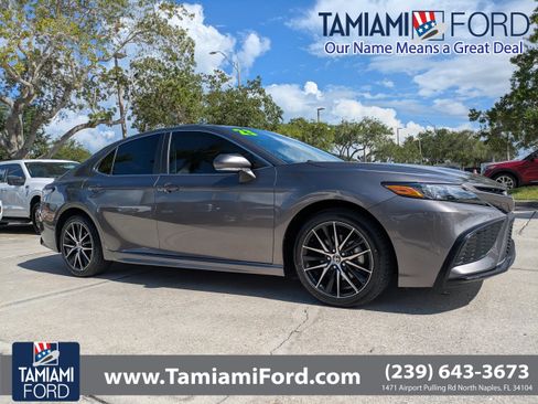 Used 2023 Toyota Camry SE FWD image 1