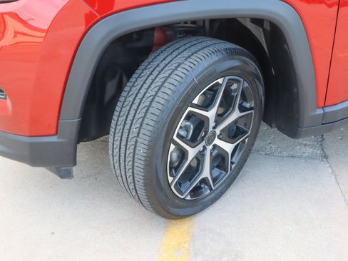 Used 2025 Jeep Compass Limited AWD/4WD image 17