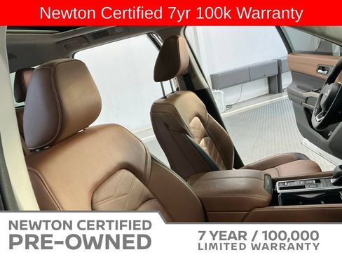 Used 2025 Nissan Pathfinder Platinum FWD image 18