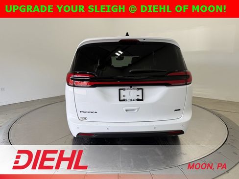 New 2026 Chrysler Pacifica Select image 6