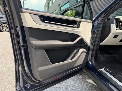Certified 2026 Porsche Cayenne AWD/4WD image 18