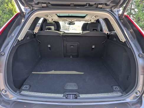Used 2025 Volvo XC60 B5 Plus AWD/4WD image 15