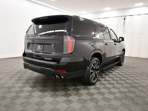 Used 2025 Chevrolet Suburban RST AWD/4WD image 8