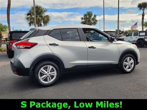 Used 2019 Nissan Kicks S image 7