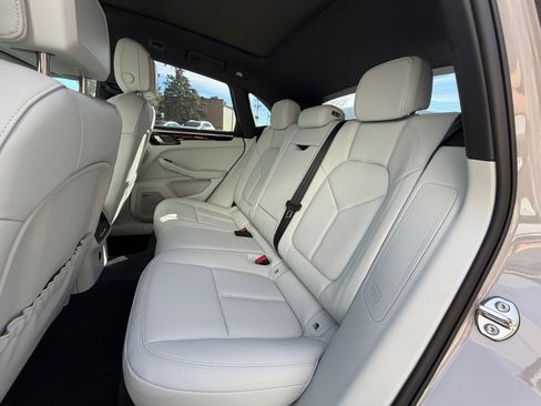 Used 2025 Porsche Macan S AWD/4WD image 21