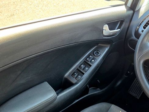 Used 2018 Kia Forte LX FWD image 27