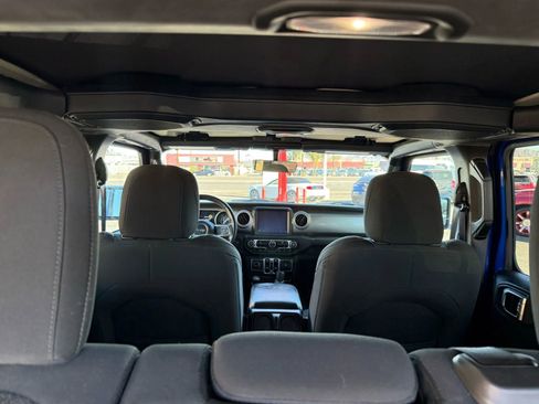 Used 2018 Jeep Wrangler Unlimited Sahara image 15