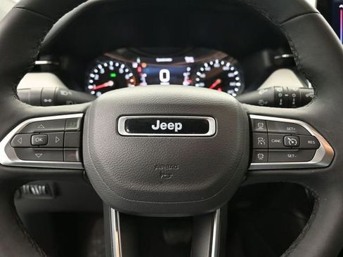 Used 2025 Jeep Compass Limited AWD/4WD image 30